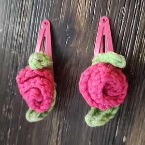 Handcrafted crochet pink rose rosebud green leaf barrettes set of 2 Hello Kitty